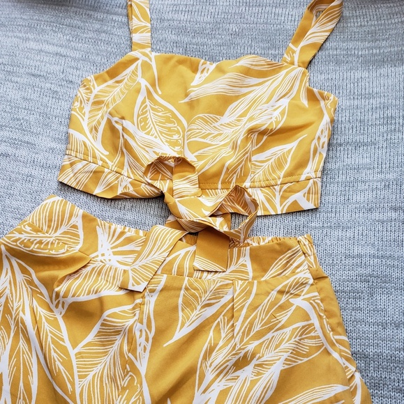 🚨//The Anita 2 piece Set// Yellow tropical print - Picture 5 of 8